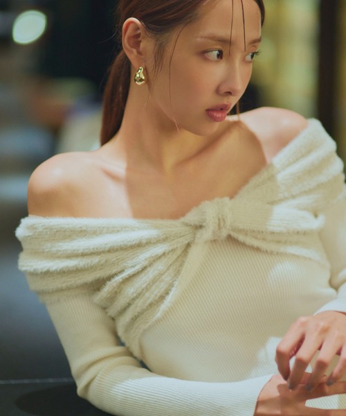 SNIDEL（スナイデル）の「【WEB限定】オフショルダーリボンニット