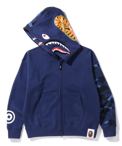 A BATHING APE（アベイシングエイプ）の「COLOR CAMO GIANT SHARK