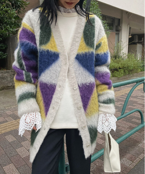 Ameri（アメリ）の「COLOR BLOCK OVER KNIT CARDIGAN（カーディガン