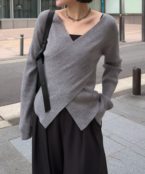 新色/ライトベージュ・グレー】クロスVネックニット（ニット/セーター