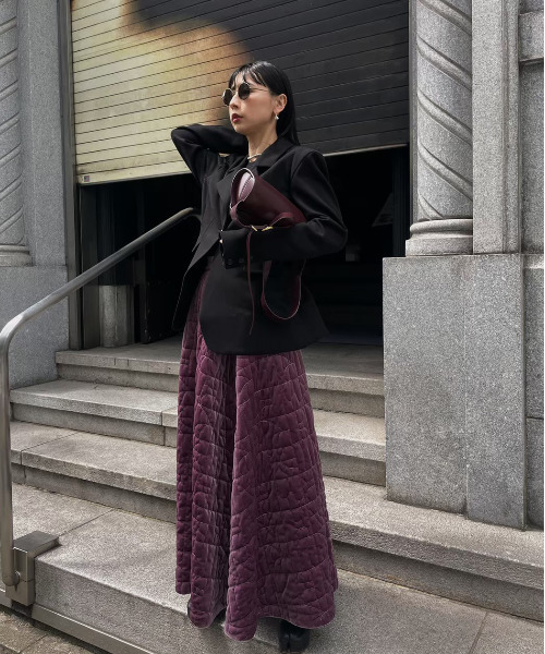 Ameri（アメリ）の「UND MOTIF VELOUR QUILTING FLARE SKIRT（スカート