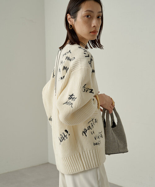 LOUNGEDRESS（ラウンジドレス）の「ロゴ刺繍カーディガン（ニット