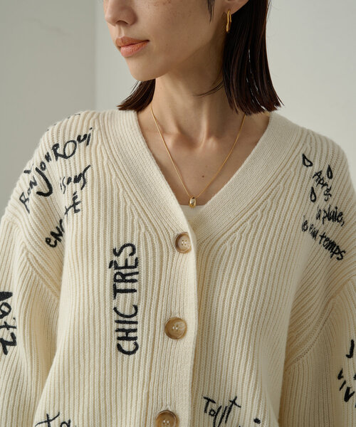 LOUNGEDRESS（ラウンジドレス）の「ロゴ刺繍カーディガン（ニット