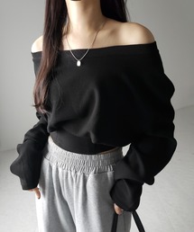 オフショル オフショルダートップス 肩出し」に該当するファッション