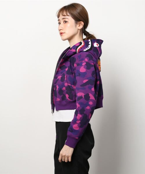 A BATHING APE（アベイシングエイプ）の「COLOR CAMO CROPPED SHARK