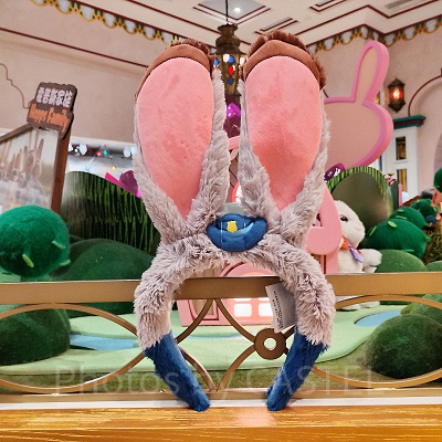 上海ディズニーズートピアグッズ：クロウハウザーのファンキャップ