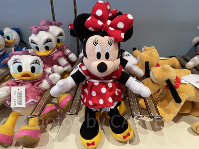 2026】ディズニーランドのぬいぐるみ一覧！100種類以上が発売中！値段