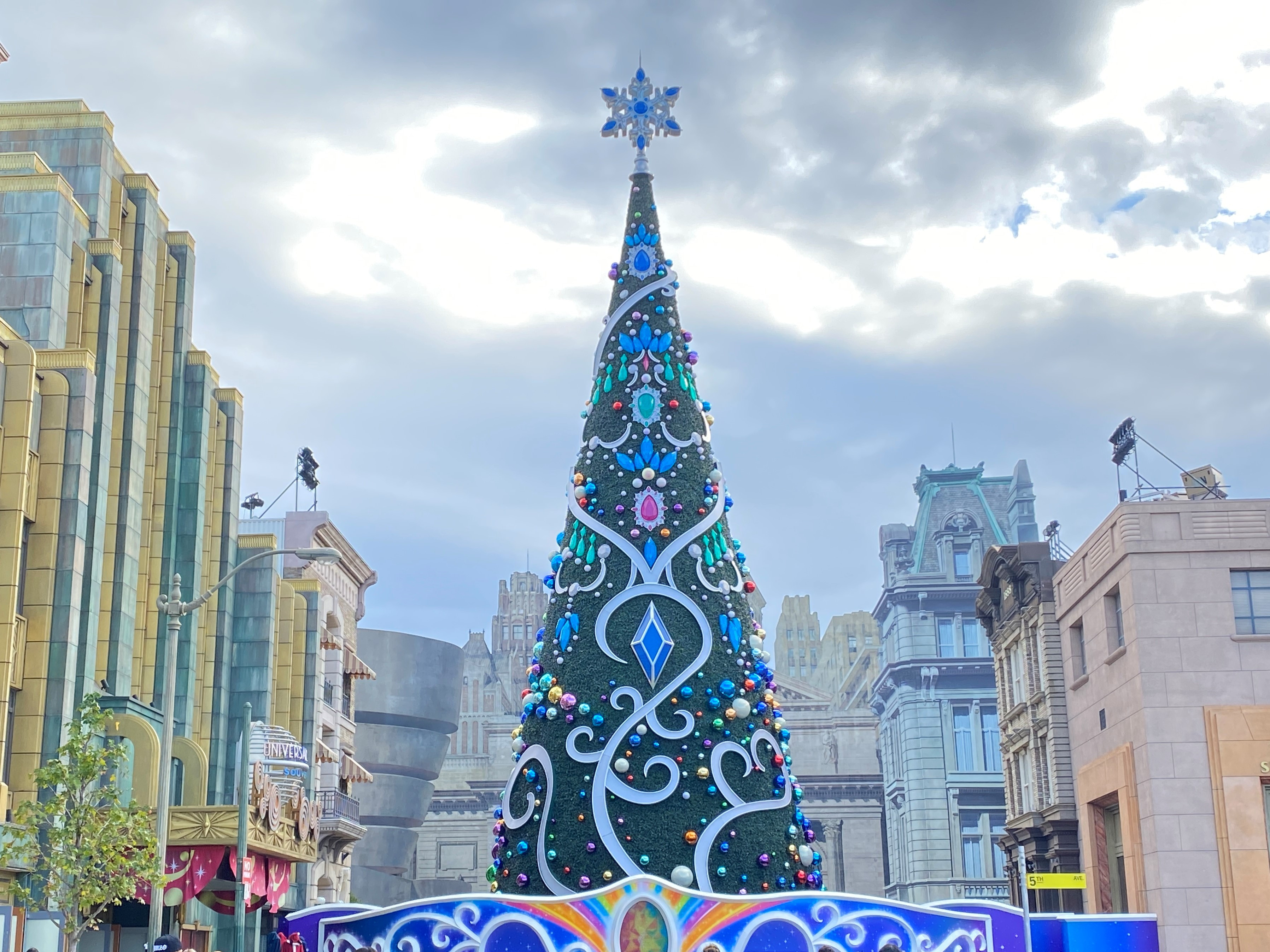 2022】ユニバのクリスマスツリーが3年ぶりに復活！見どころや楽しみ方