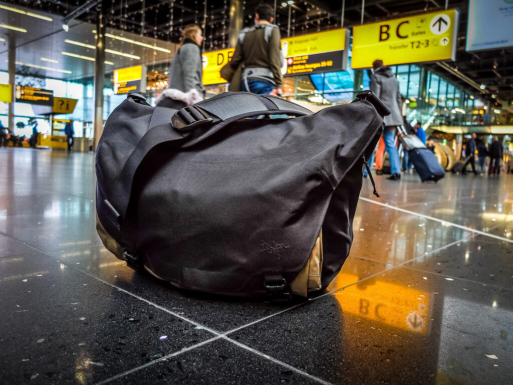 Review: Arc'teryx LEAF Courier Bag 15 | Pack Config