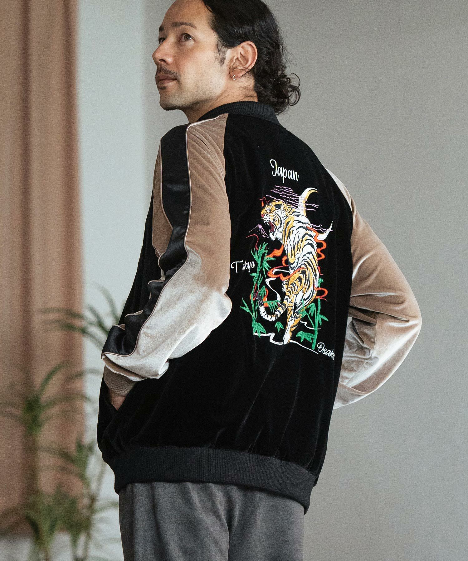 50%OFF【CAMBIO(カンビオ)】Tiger Embroidered Velour Souvenir Jacket