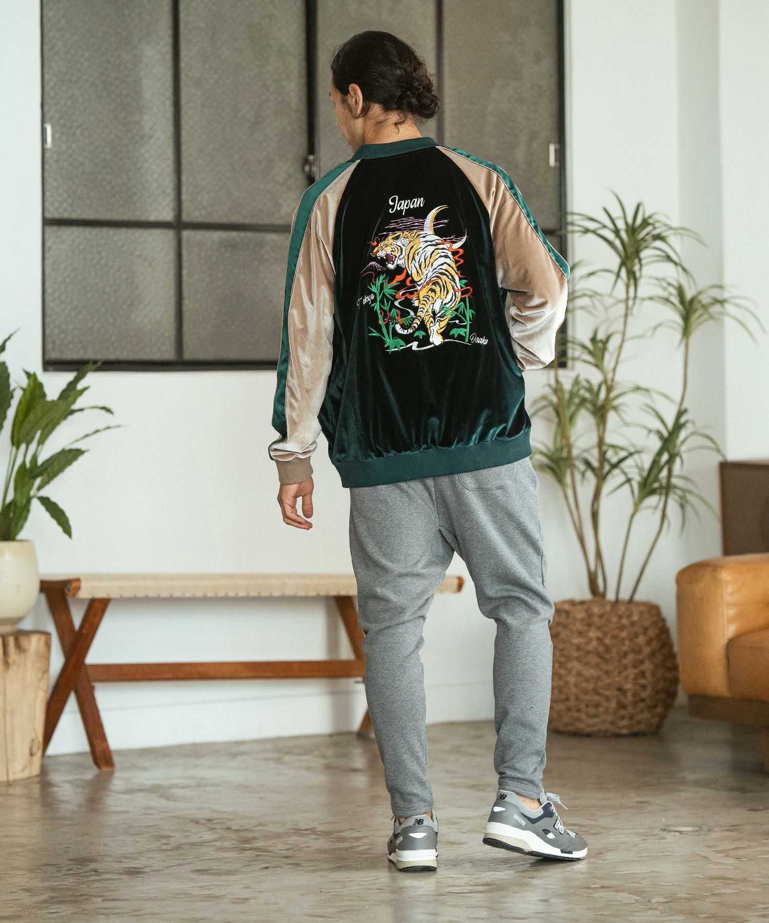 50%OFF【CAMBIO(カンビオ)】Tiger Embroidered Velour Souvenir Jacket