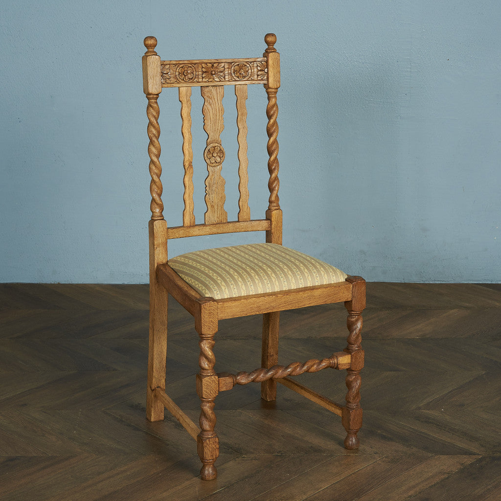 ジャコビアン様式 – camori ヴィンテージ家具・北欧インテリアの通販サイト