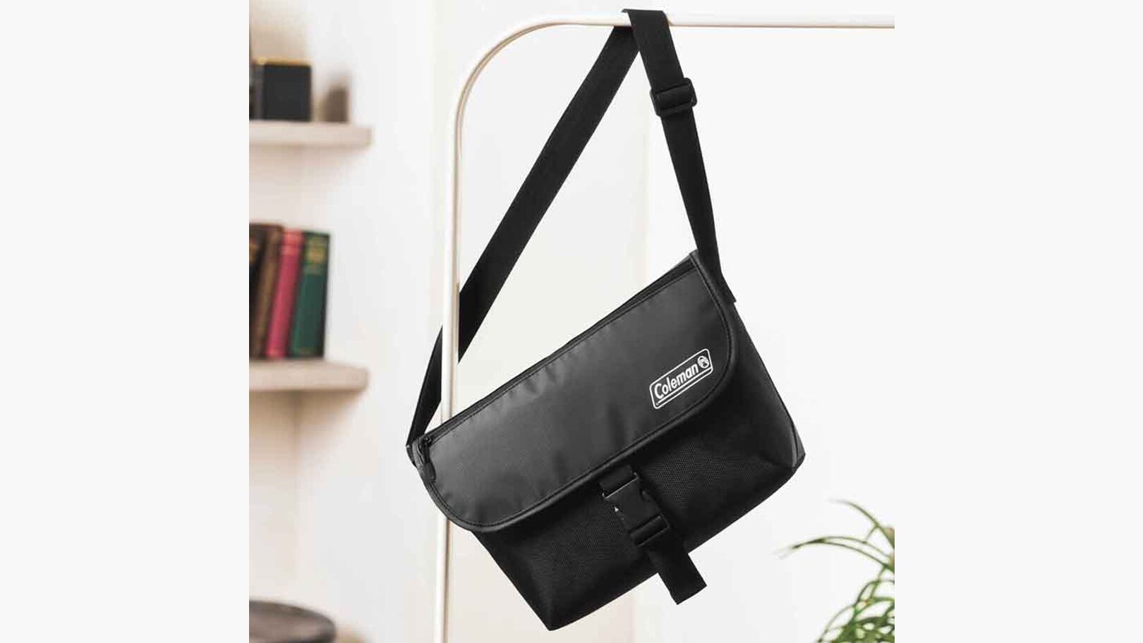 コールマンの「荷物が迷子にならない！メッセンジャーバッグ」が付録