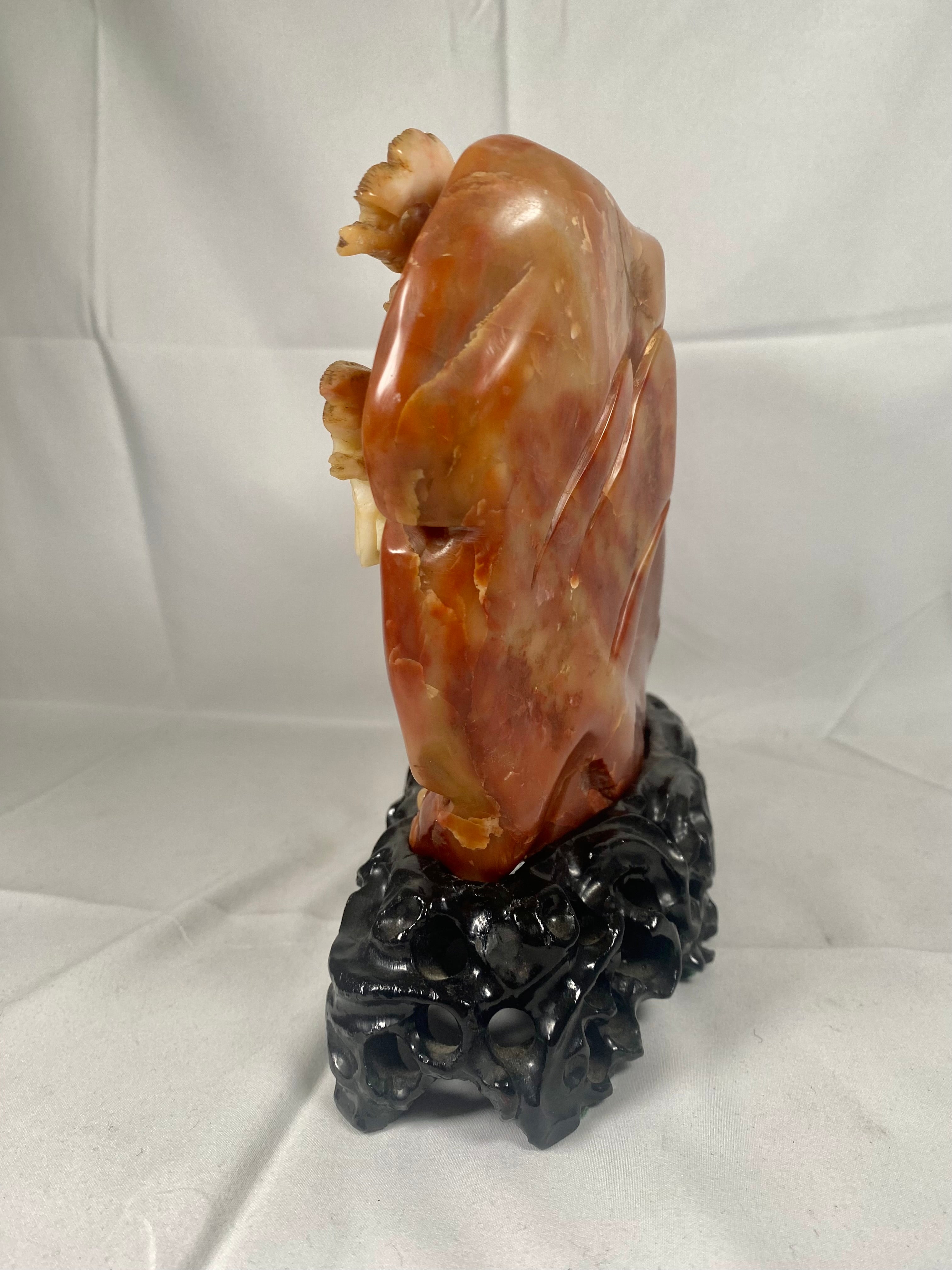 20 世纪中后期中国寿山石雕刻山村木架| Cache Antiques