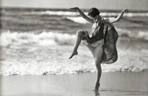isadora-duncan_danza-spiaggia-