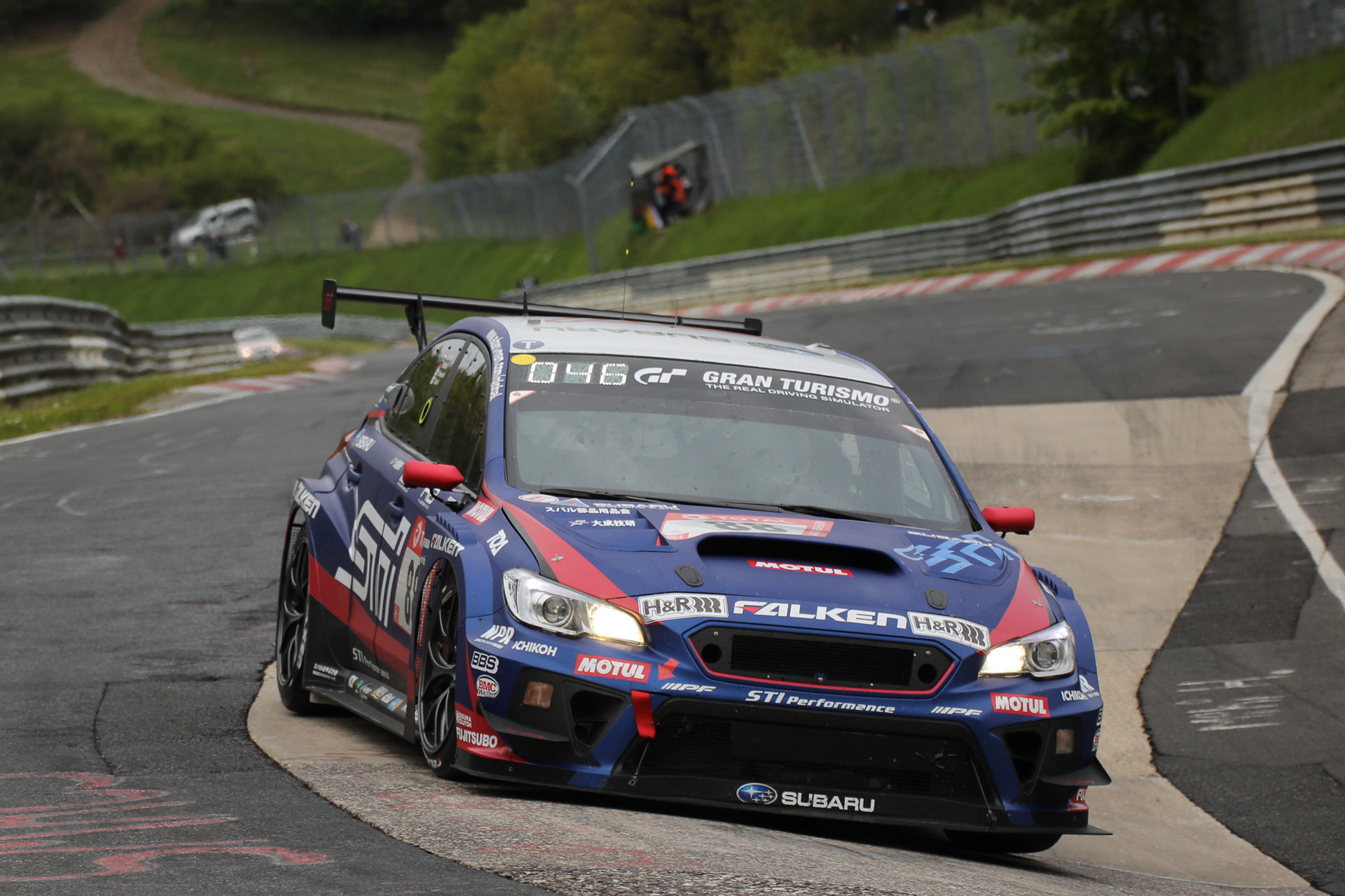 SUBARU WRX STI」ニュル24時間の予選6時間レースをクラス首位で突破