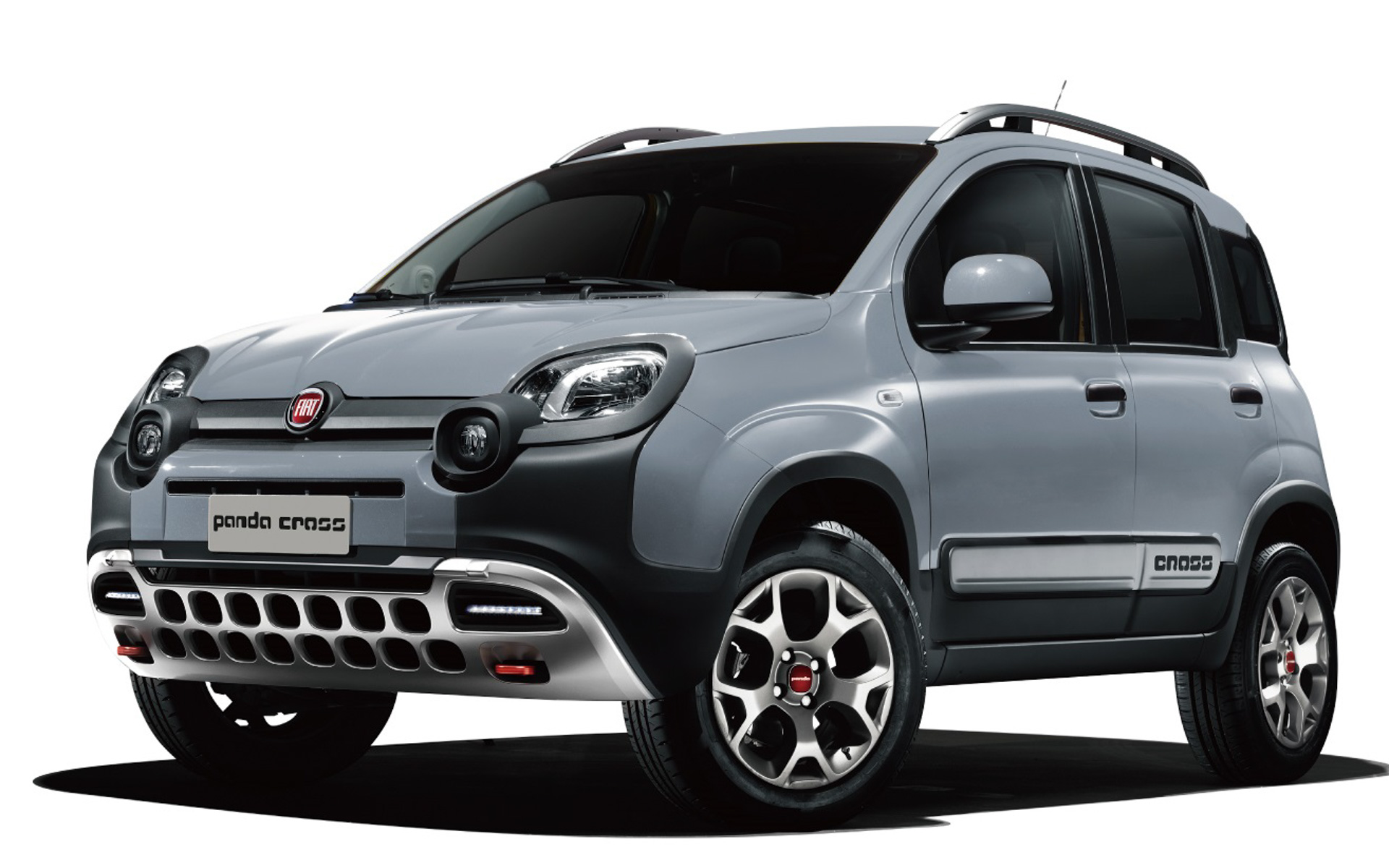 フィアット、6速MTの4WDモデル「パンダ・クロス 4×4」215台限定販売