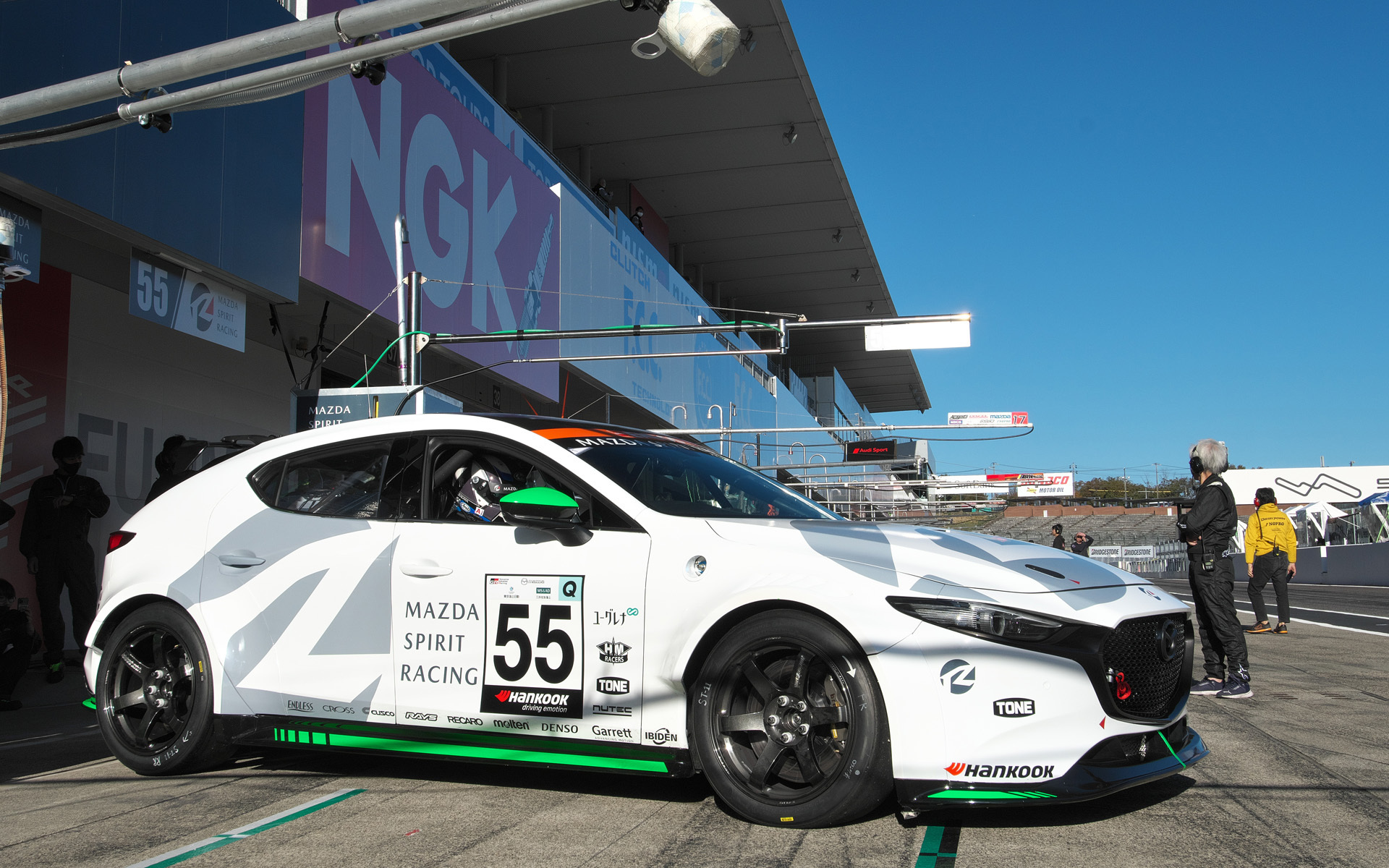 マツダ、マツダ3ベースの新型車「MAZDA3 Bio concept」をスーパー耐久