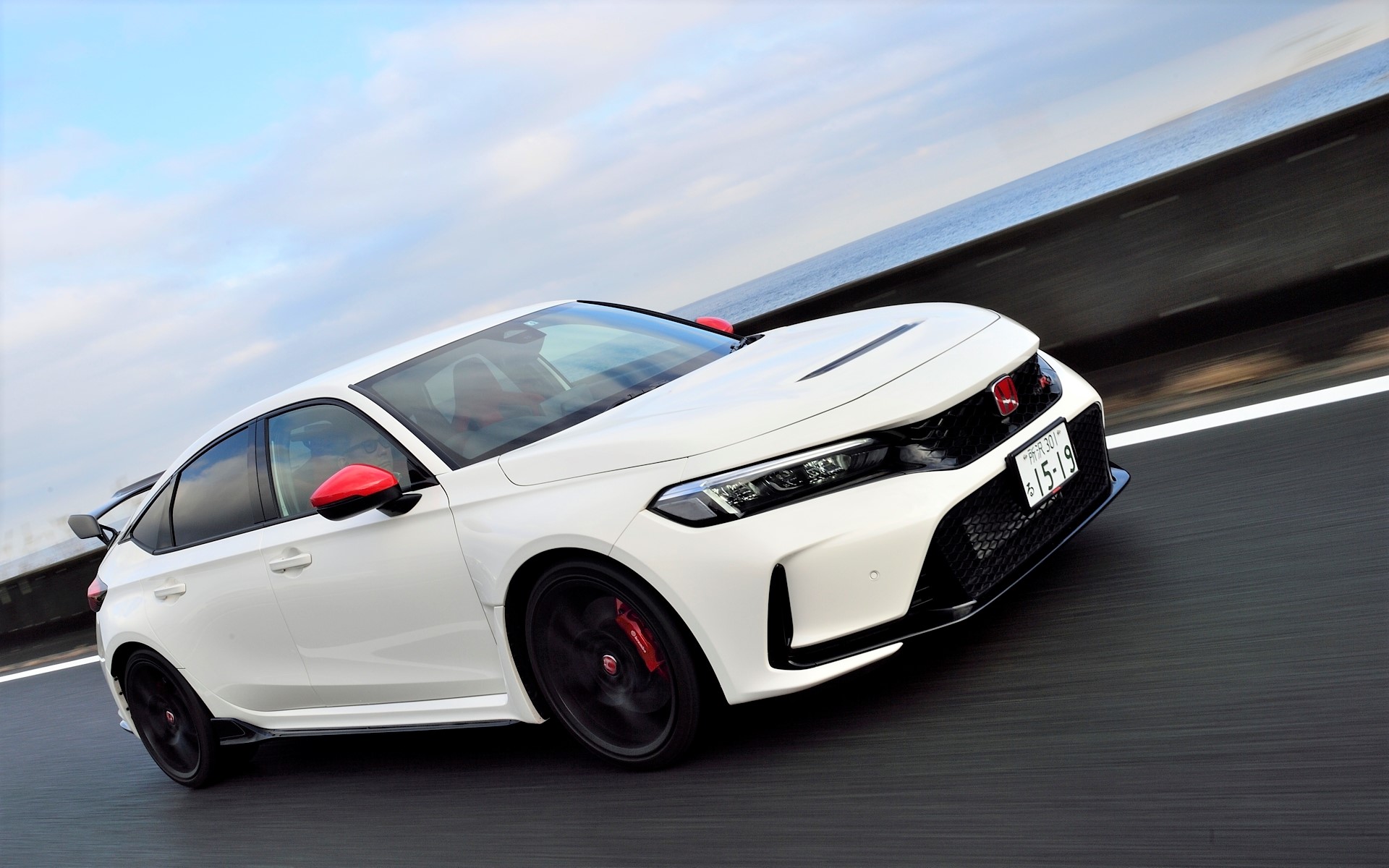 新型シビック TYPE Rにディーラーオプション設定された「カーボン製