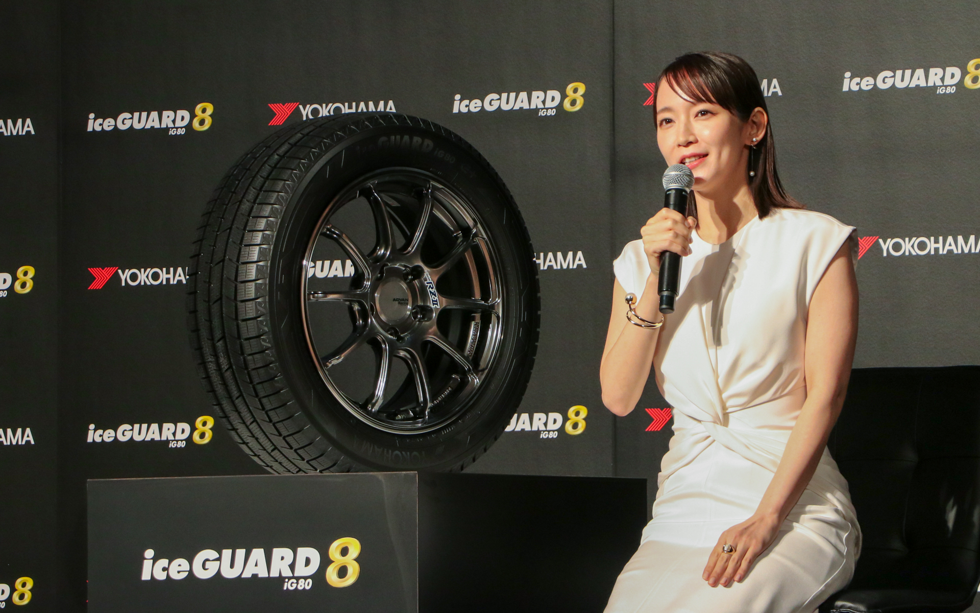 女優の吉岡里帆さんが横浜ゴムの新スタッドレスタイヤ「アイスガード8