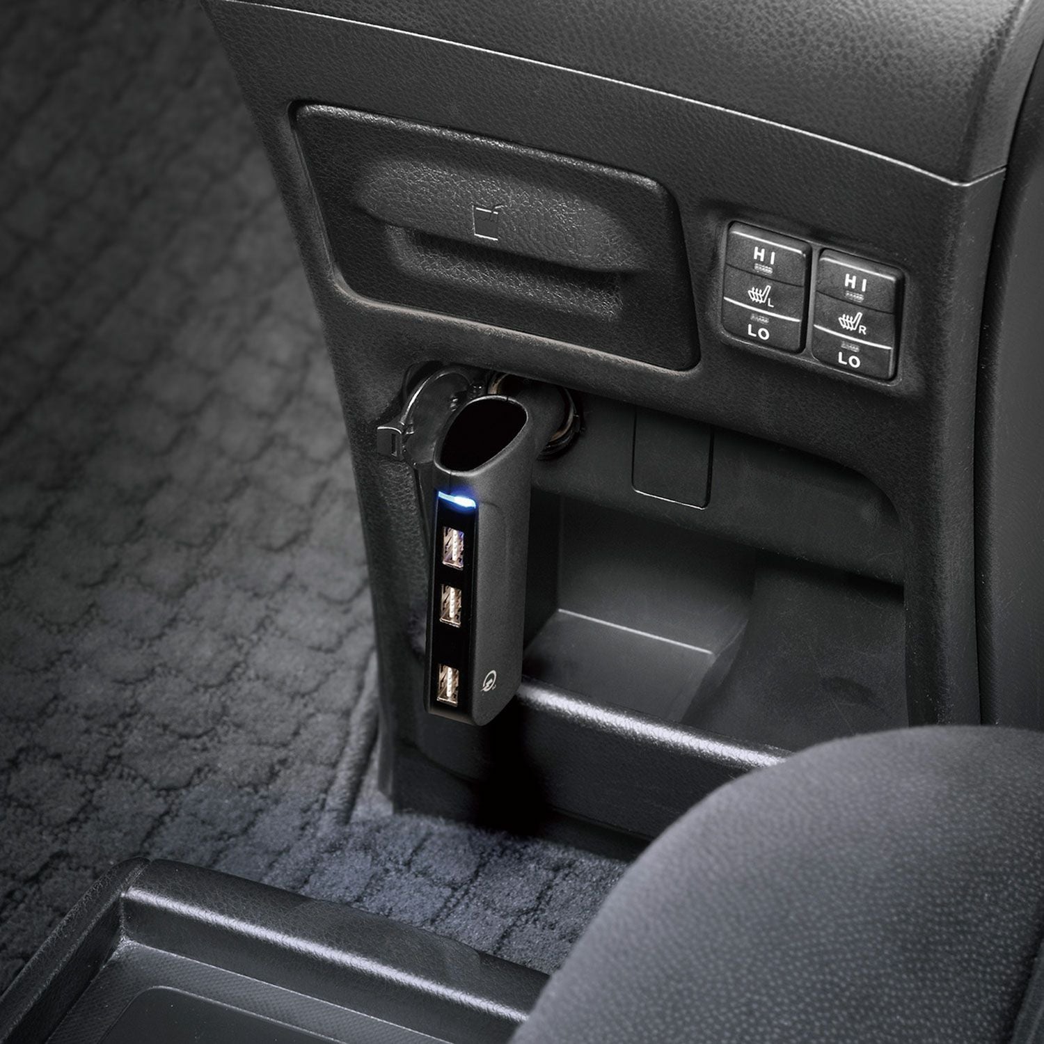 CZ426 USB充電器 3ポート クイックチャージ3.0対応 | カーメイト 公式