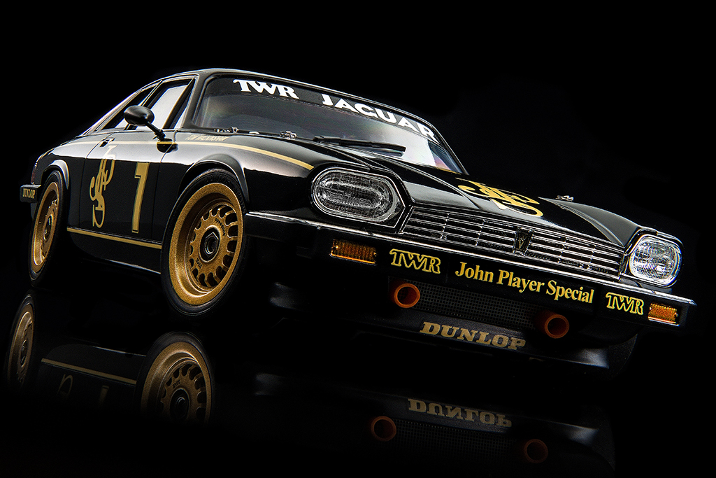 JPSカラーのダンディズムにシビレる！ハセガワ製プラモ「ジャガーXJ-S