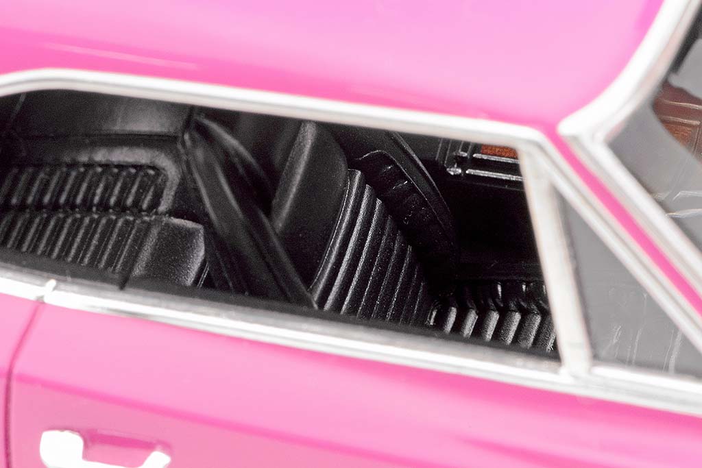 インパクト高いボディカラーで華やかに作る！レベル製プラモ「1970年型