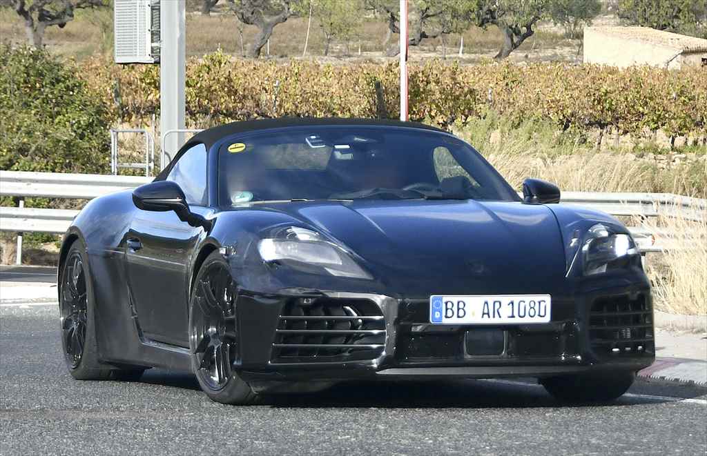 スクープ】ポルシェ「エレクトリック718ボクスター＆ケイマン」、初の