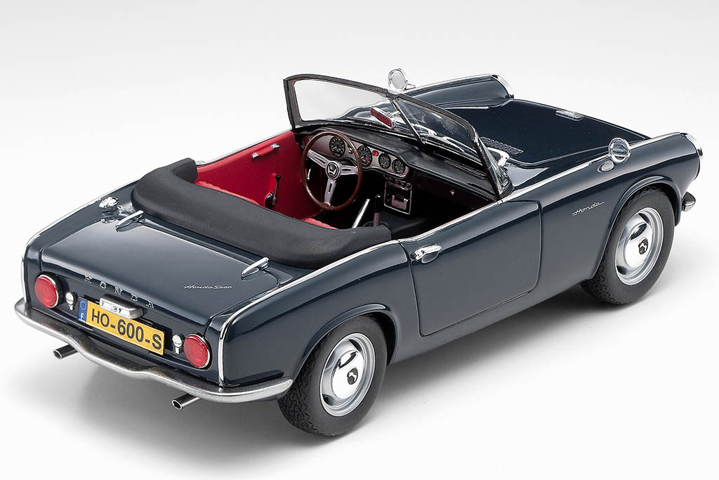 海外でも評価の高いエスロクだからこそ左ハンドルで再現！タミヤ製