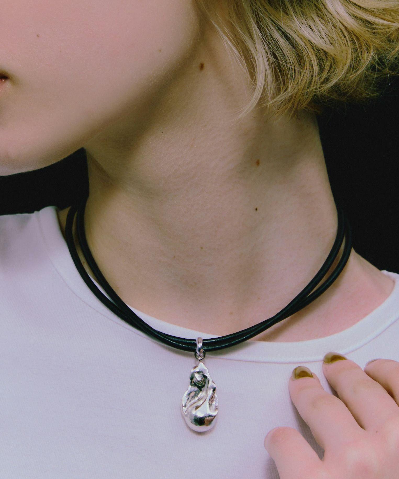 LAPUIS] Oyster leather choker | CASSELINI ONLINE SHOP