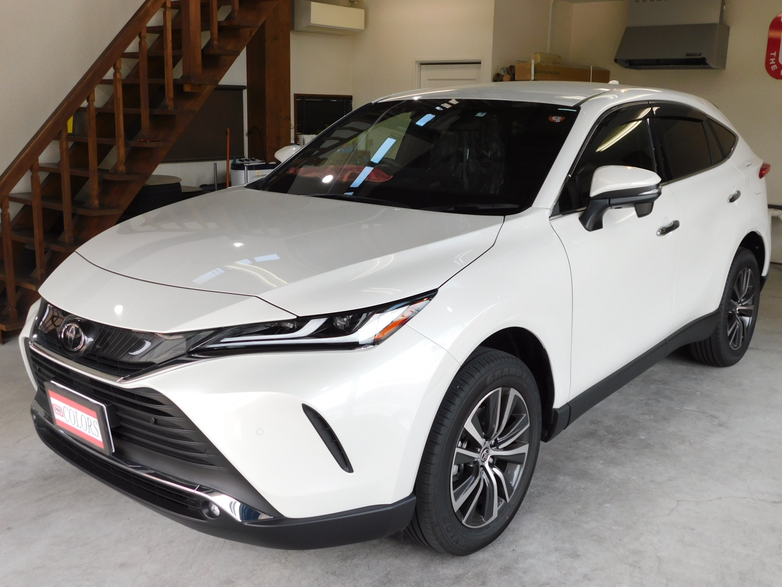 ホワイトパールクリスタルシャインの新型ハリアーです。 | CAR BEAUTY