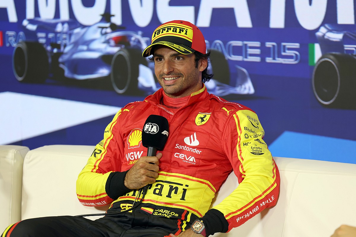 サインツJr.、イタリアGPレース後に強盗に遭遇！ ホテルの外で高級時計