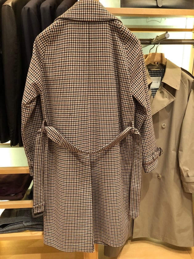 TAGLIATORE〉新型のBEAMS 別注トレンチコートがアウターフェアー対象