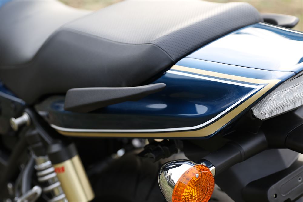 ZRX1200DAEG 丸目ヘッドライトキット まもなく発売！プロトタイプ詳細