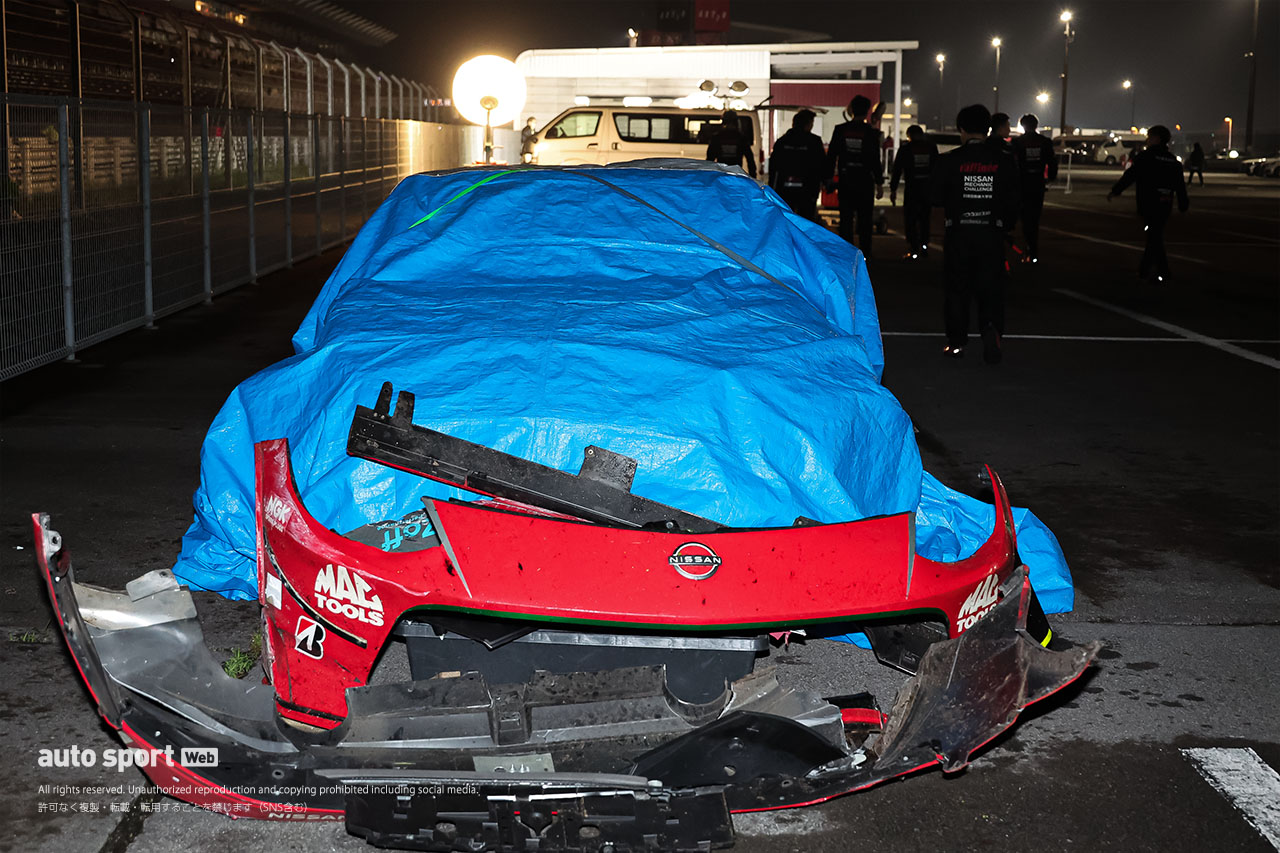 TEAM ZEROONEの26号車raffinée Zがクラッシュで全損に。富士24時間の