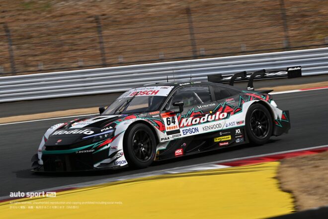 モータースポーツ3誌共同制作、日産“ビッグ”ポスターカレンダーをNISMO