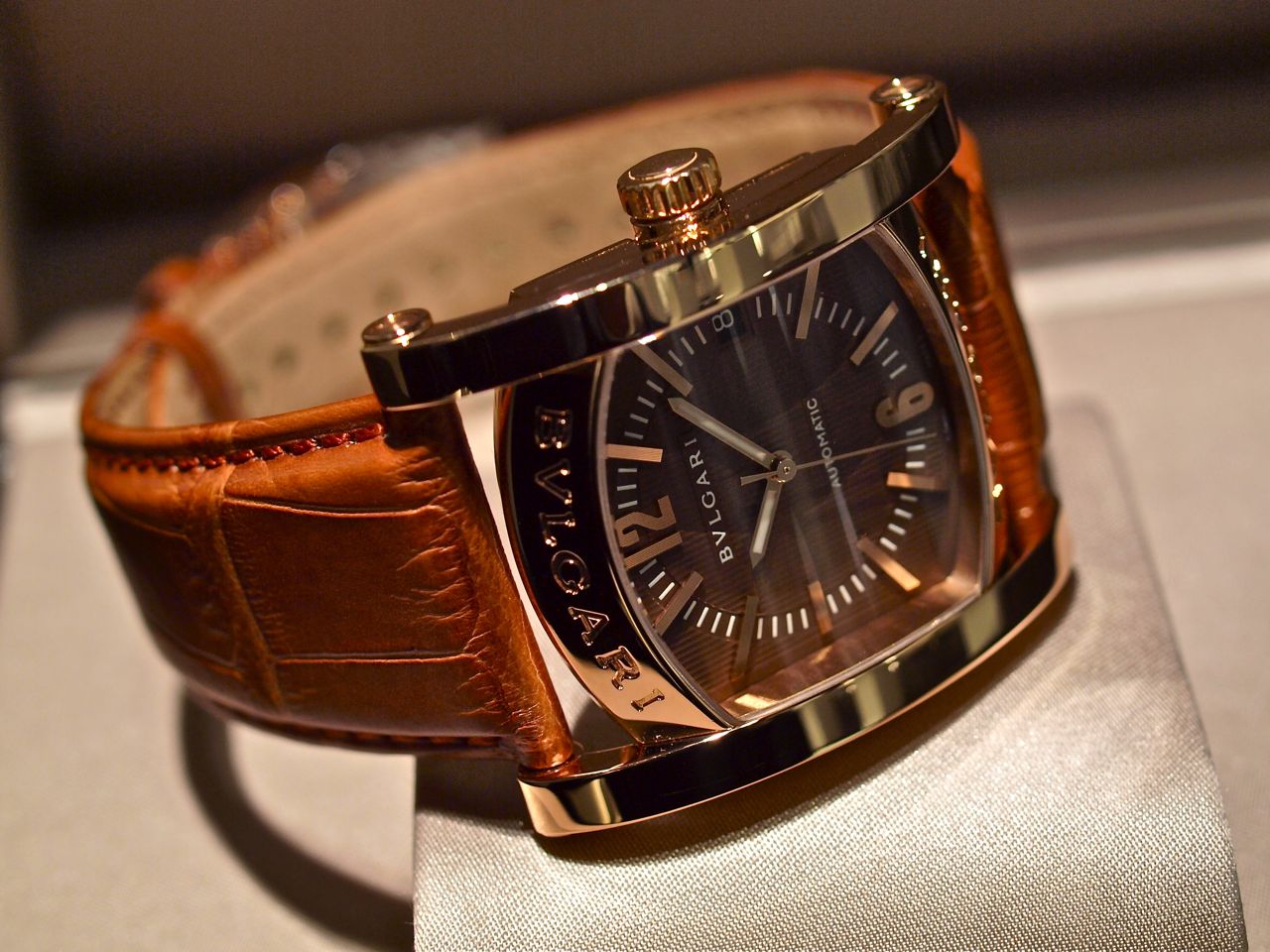 洗練のフォルムを腕元に。：ブルガリ アショーマ 限定モデル」 2013年8