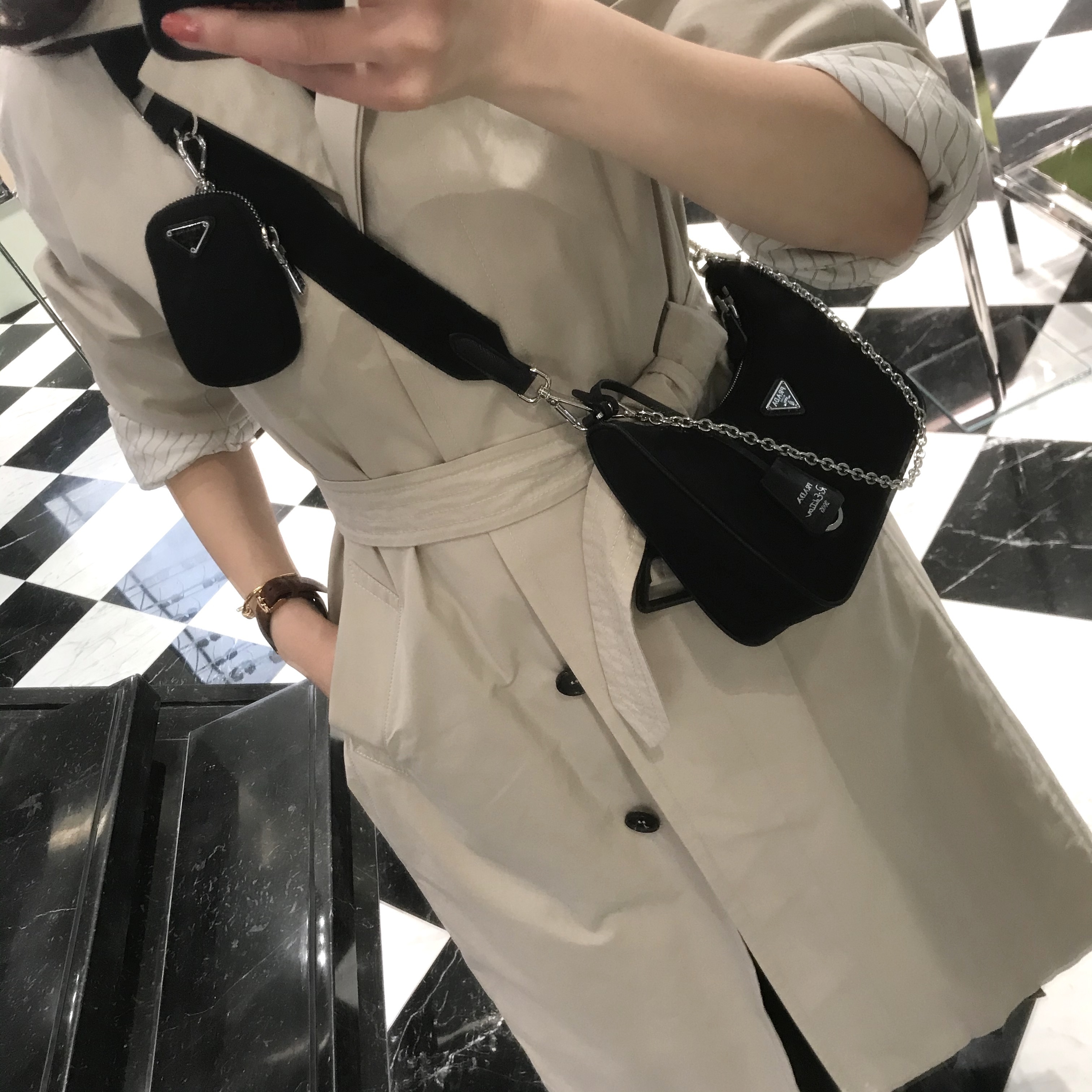 送料込【PRADA】大人気ナイロンバッグ Re-Edition 2005/1BH204 (PRADA