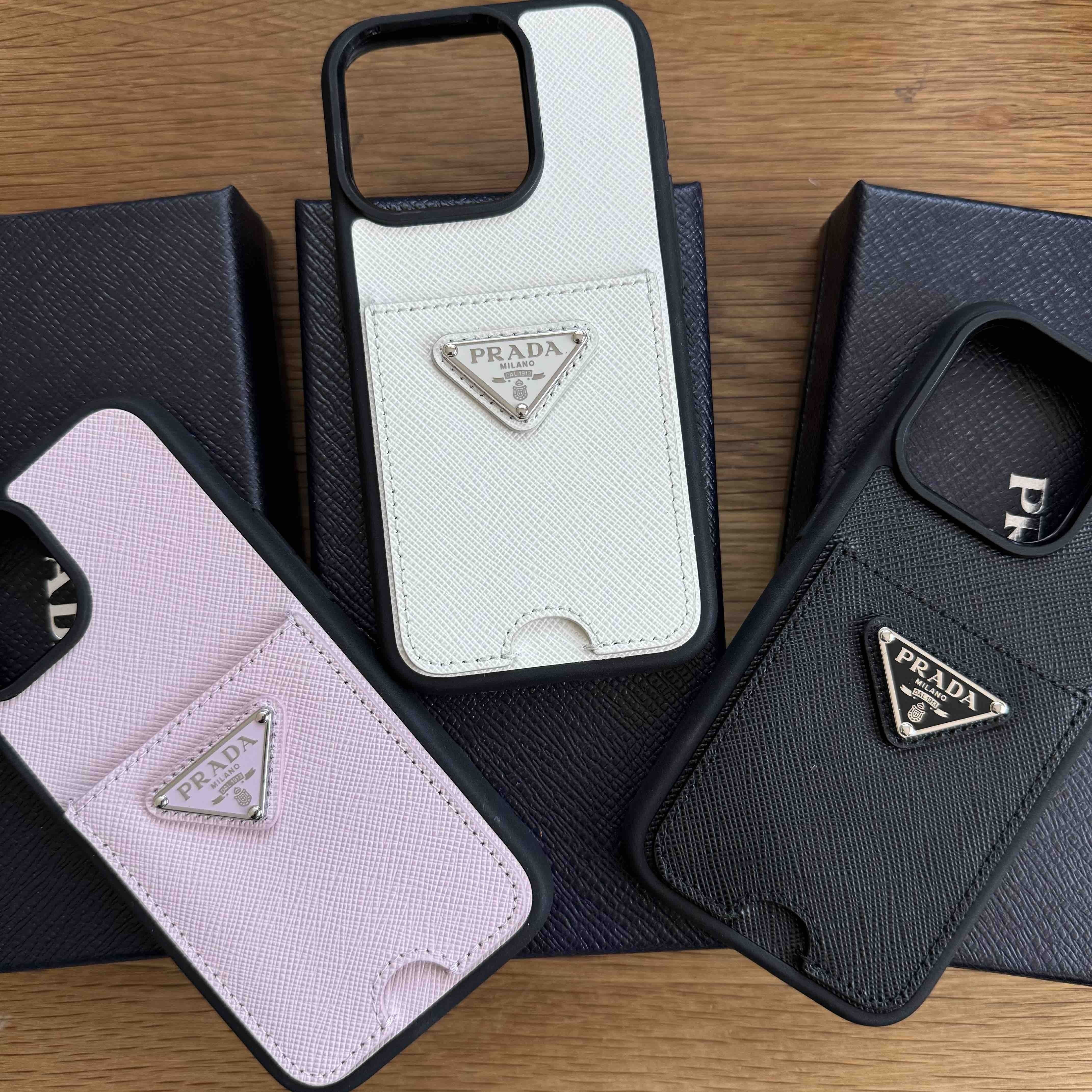 PRADA】サフィアーノレザー iPhone 15 / 15 Pro用 カバー (PRADA