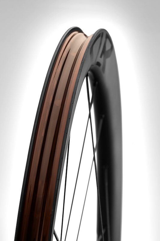 ジャイアント 第10世代「TCR」が採用する新型ホイール、ハンドル