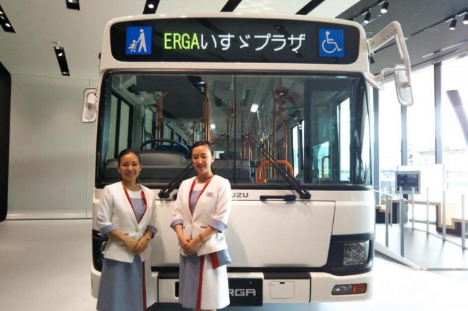 いすゞプラザ限定！ 京商が1/80スケールの大型バスラジコンを発売