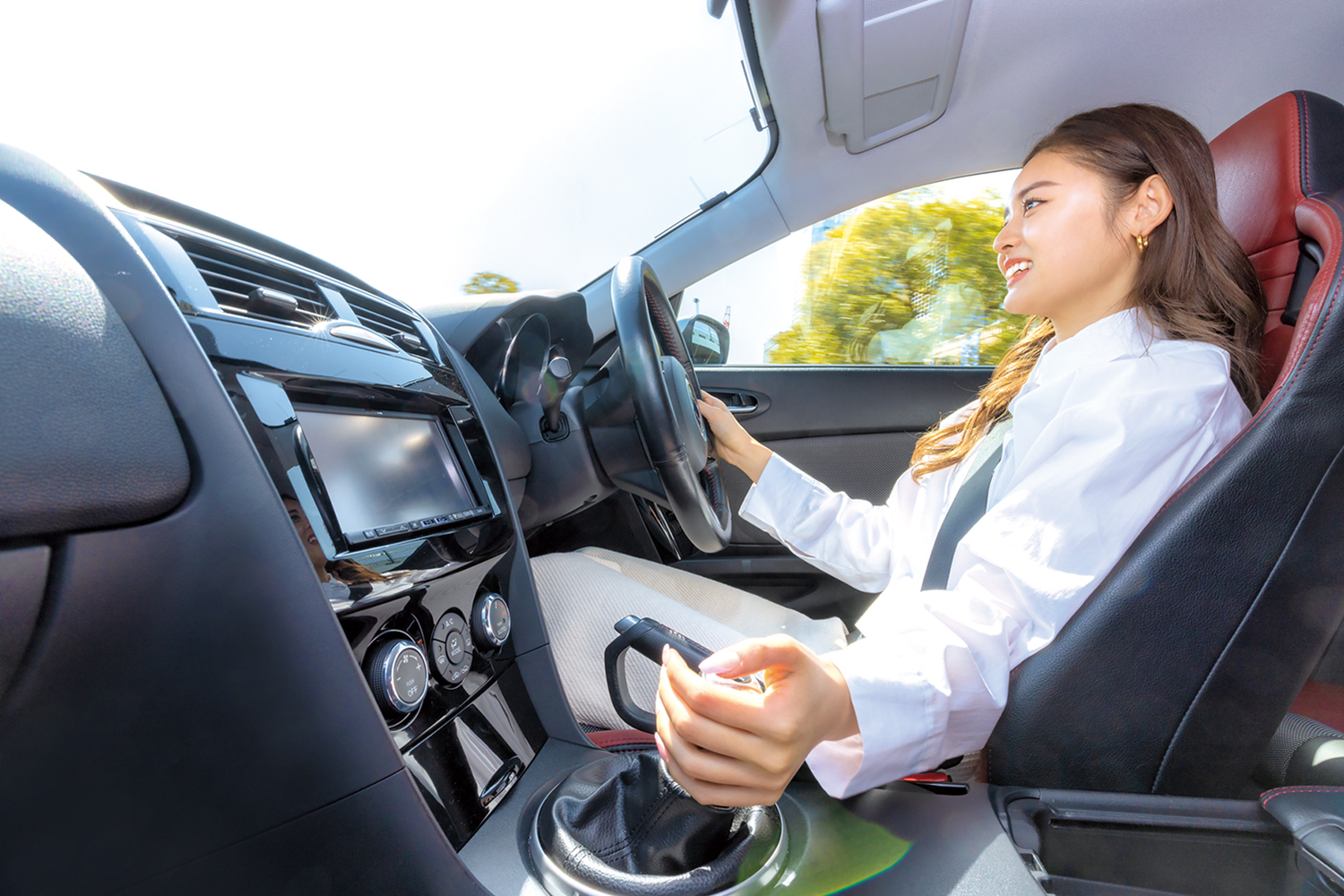 ViVi専属モデルの古畑星夏チャンがマツダRX-8に乗る！ MT女子はじめ