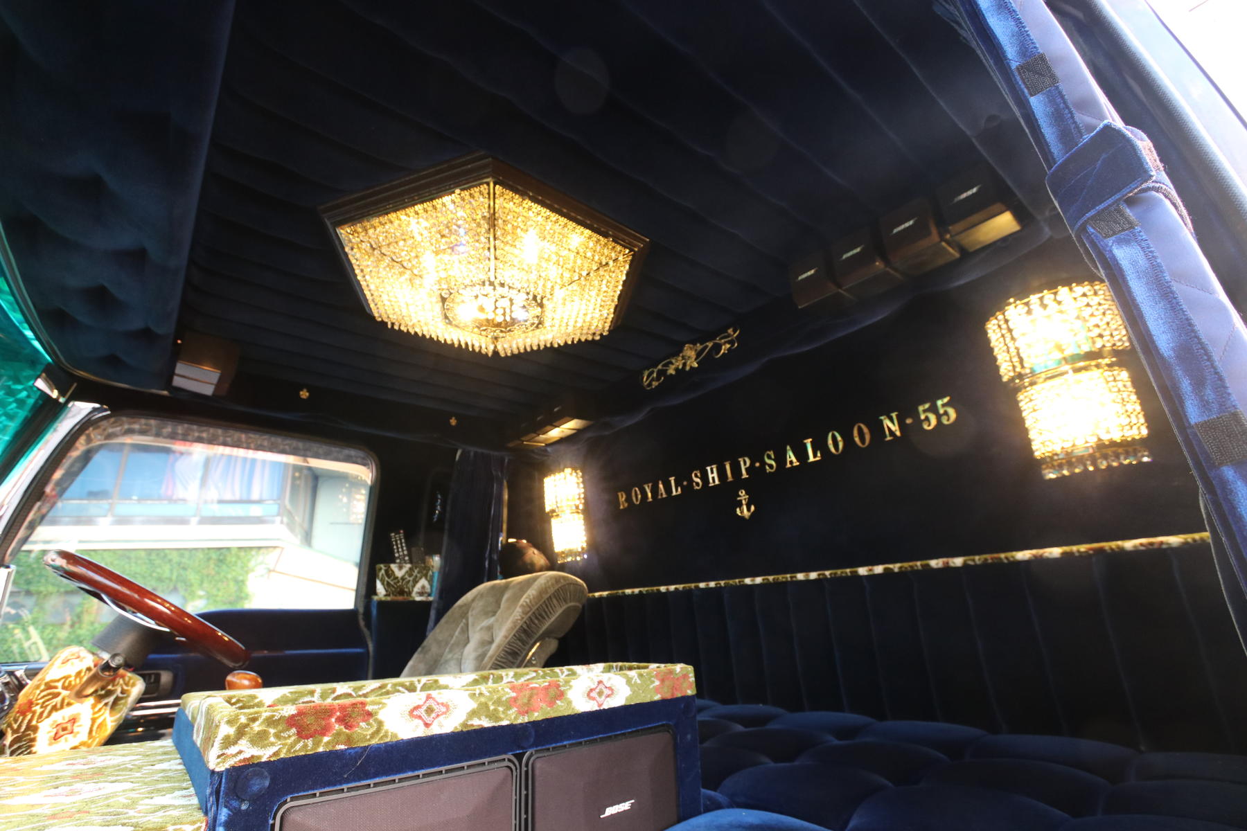 デコトラ愛好家に好まれる内装カスタムとは | 自動車情報・ニュース