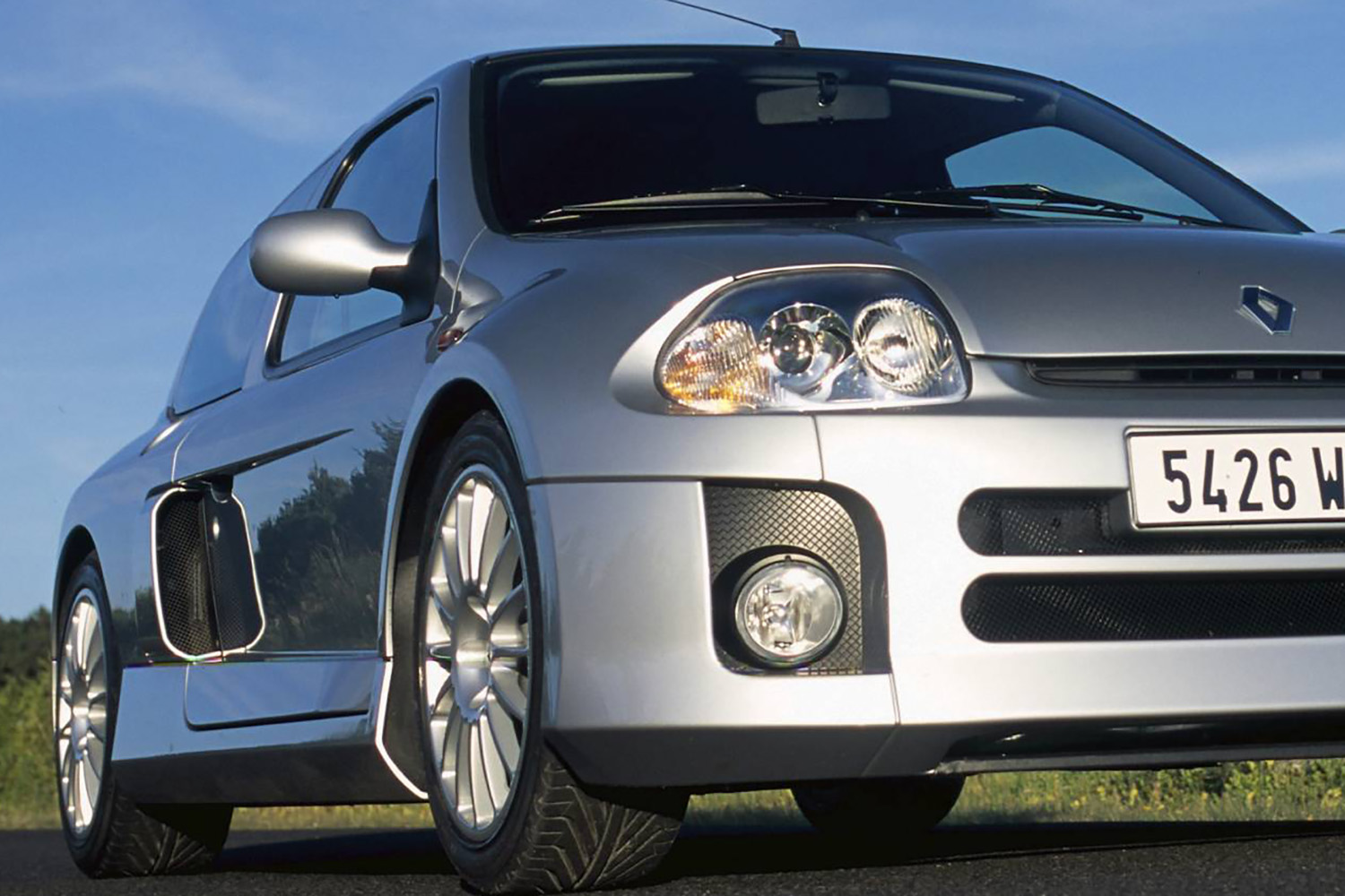 新車時は手強かったルノー・クリオ・ルノースポールV6はヒストリック