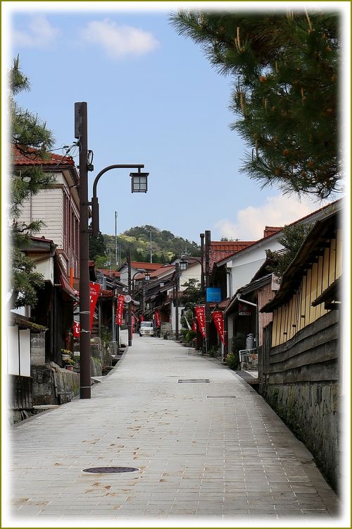 Solitary Journey ［1583］ 白壁土蔵のある昔ながらの素敵な町並み。た