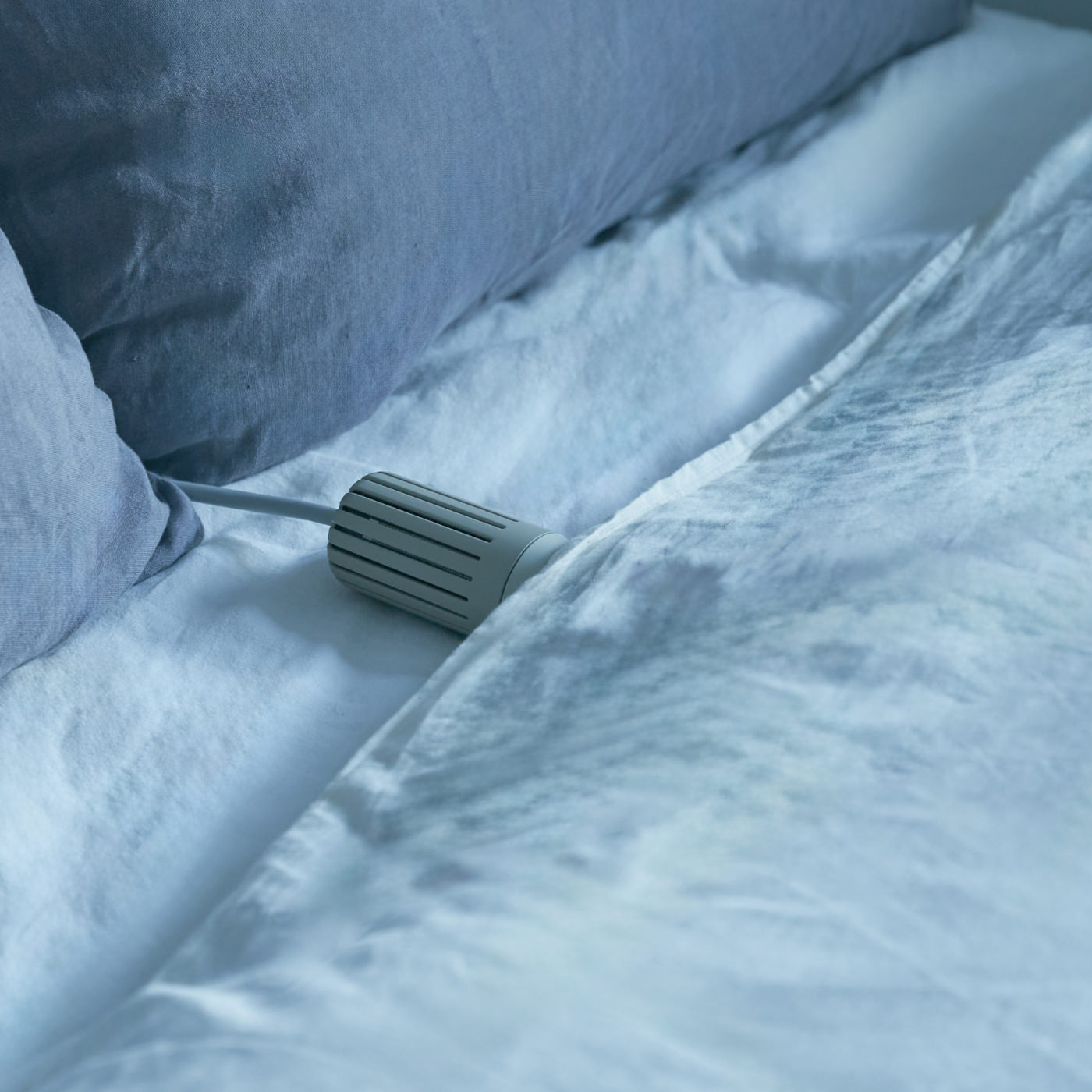 販売終了】FOEHN 001｜世界最小級“ワンタッチ”ふとん乾燥機｜cado