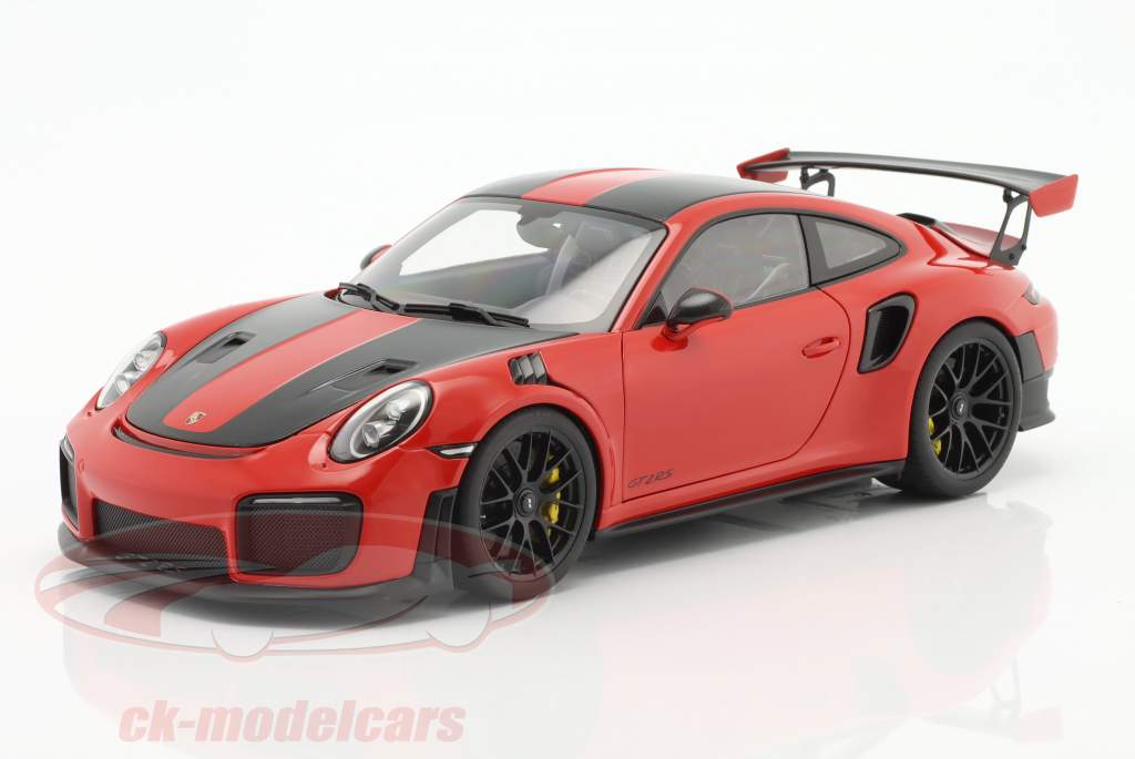 AUTOart Porsche 911 (991 II) GT2 RS Weissach package 2017 in four
