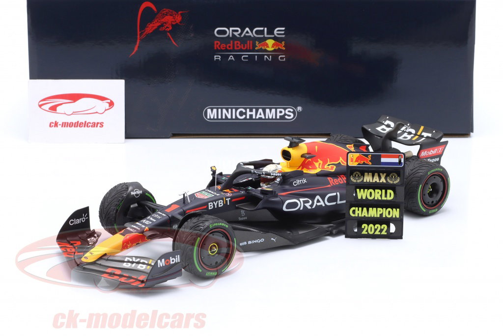 Minichamps 1:18 M Verstappen Red Bull RB18 #1 Winner Japan GP