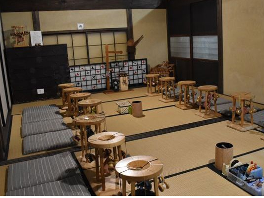 1回30分/くみひも体験】くみひも台「丸台」で組む。。絹100％の糸と