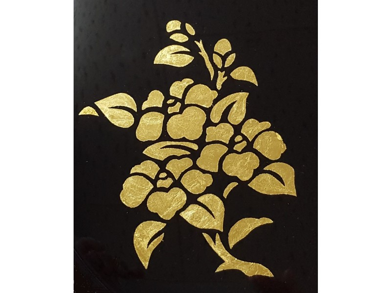 京都・西陣【＊漆器加飾（本金箔押し）＊】 漆器に専用絵具で色絵付け